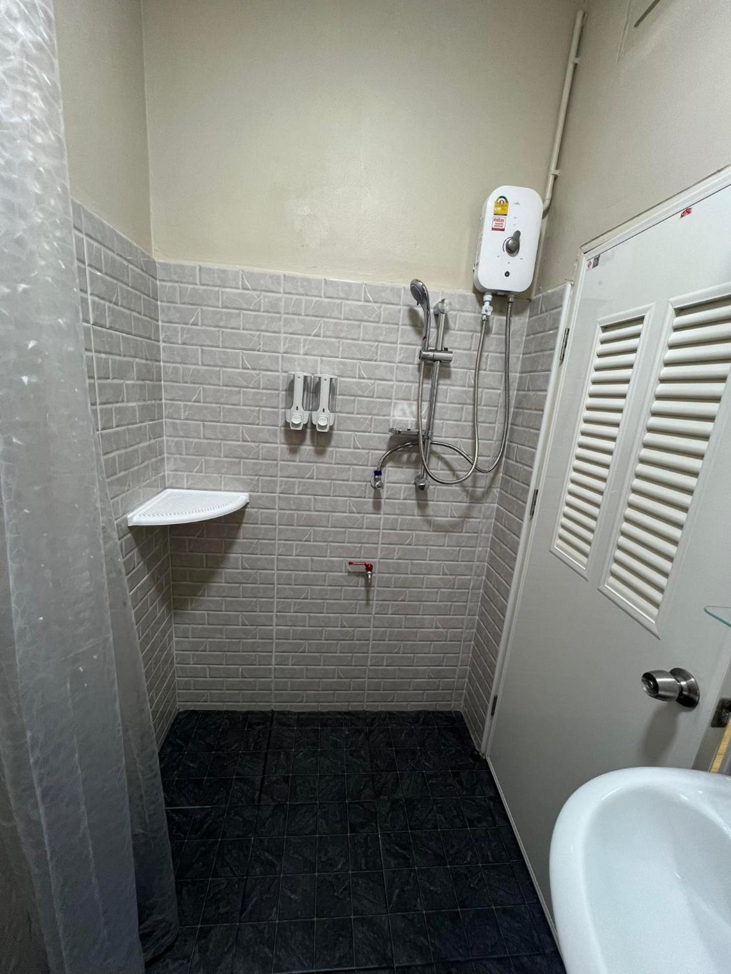 فندق Bangwa House - Mrt Bangwa Station بانكوك المظهر الخارجي الصورة